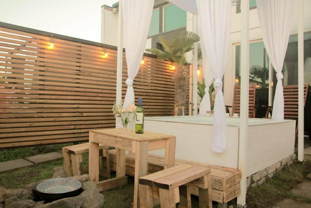 Jeju Hyeun'S House Villa Exterior photo